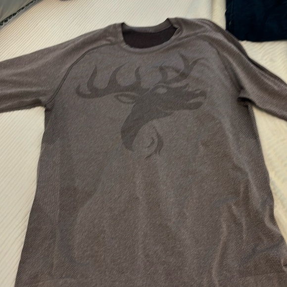 Lululemon long sleeve shirt size medium in a mauve colour great condition - Picture 1 of 4